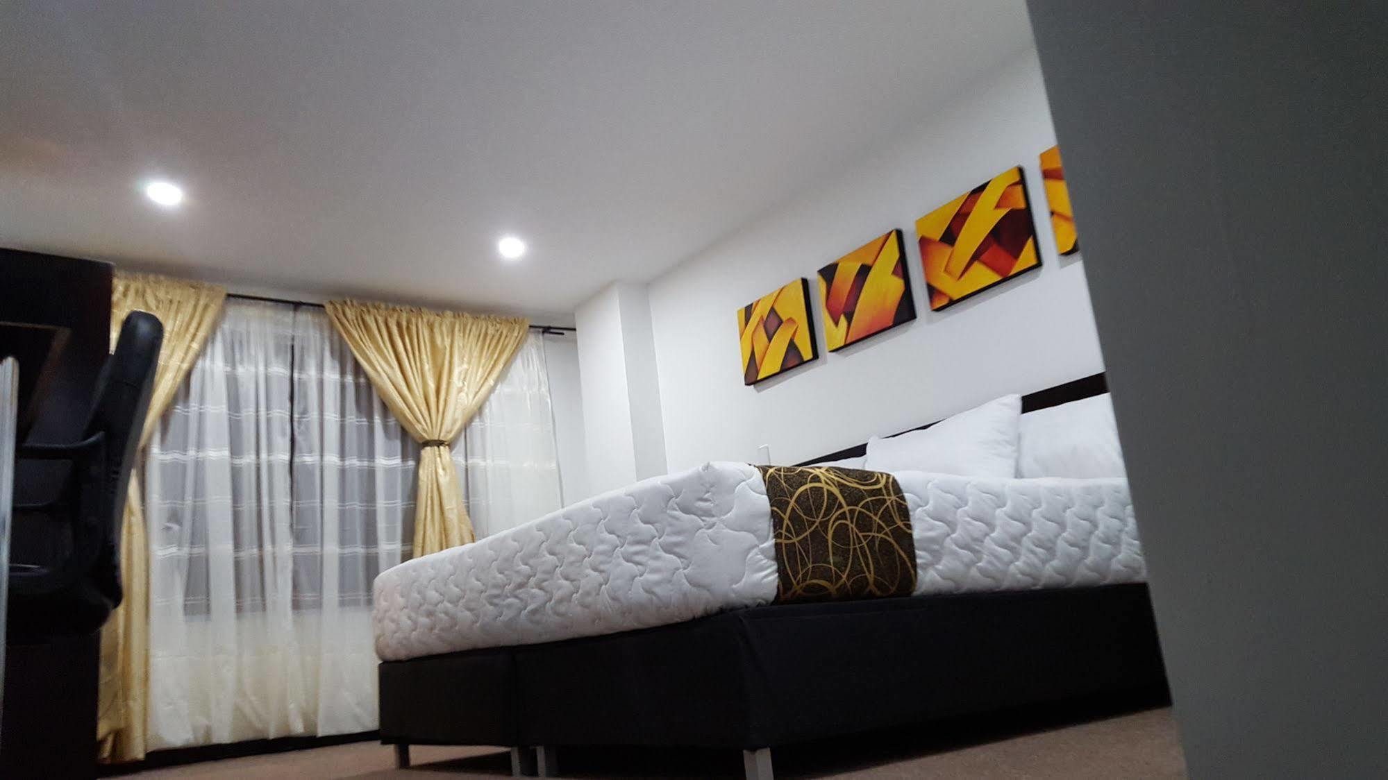 Ayenda 1063 Golden Hotel Bogota Buitenkant foto
