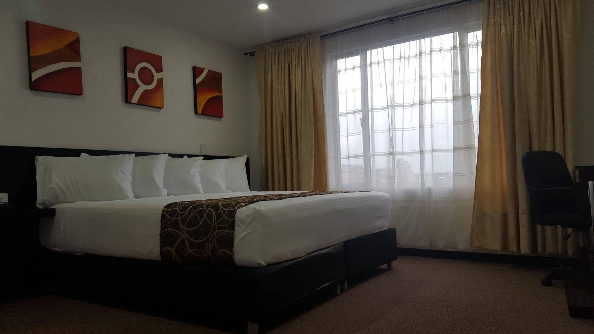 Ayenda 1063 Golden Hotel Bogota Buitenkant foto